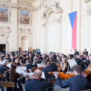 Open air koncert Symfonického orchestru hl. m. Prahy FOK ve Valdštejnské zahradě